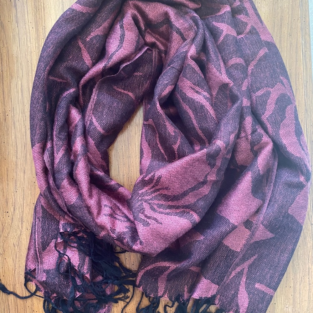 Subtle Floral Pattern Scarf/Wrap